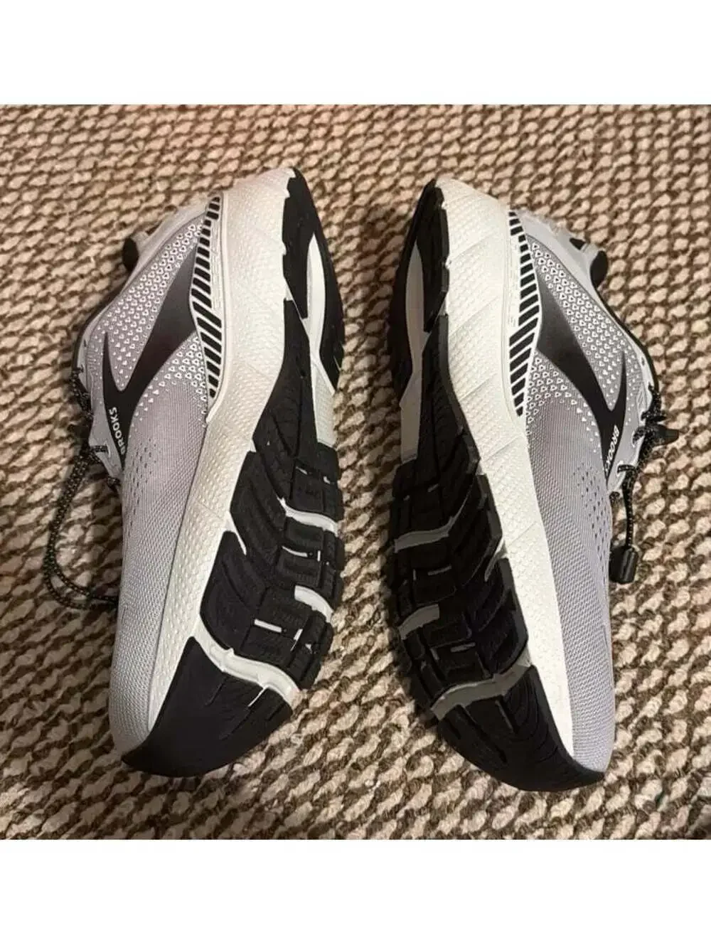Brooks Mens Adrenaline GTS 22 Gray Running Shoes Sneakers Sz 12